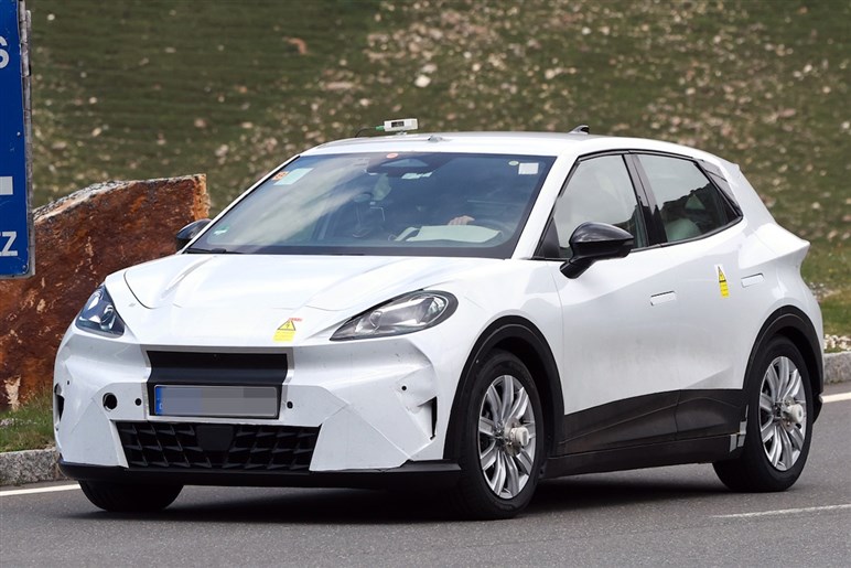 【見た目はちびポルシェ？】VW系の新ブランド“クプラ”が放つ新型BEV「ラヴァル」の実車を初スクープ