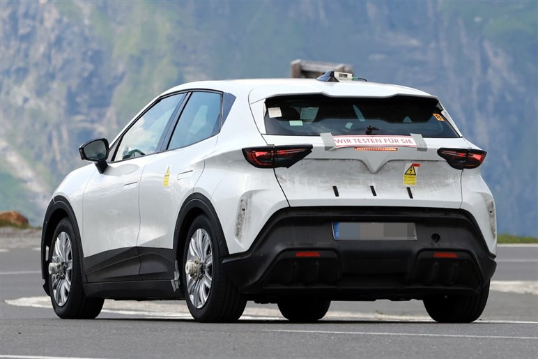 【見た目はちびポルシェ？】VW系の新ブランド“クプラ”が放つ新型BEV「ラヴァル」の実車を初スクープ