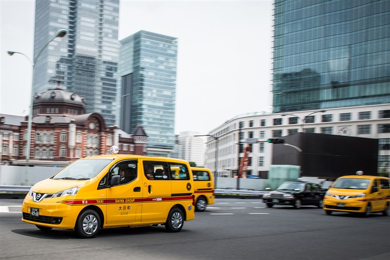 【頓挫した夢】日産「NV200」はなぜNYタクシーの主役になれなかったのか？ 今やトヨタ「RAV4」が“イエローキャブ”の定番に