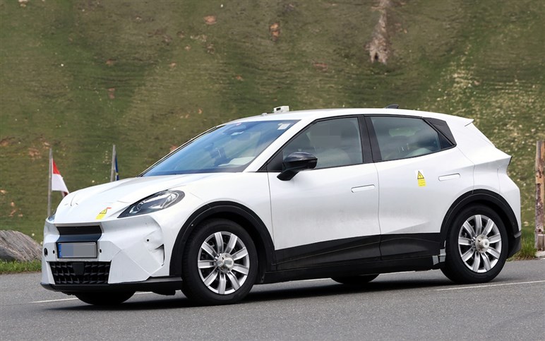 【見た目はちびポルシェ？】VW系の新ブランド“クプラ”が放つ新型BEV「ラヴァル」の実車を初スクープ
