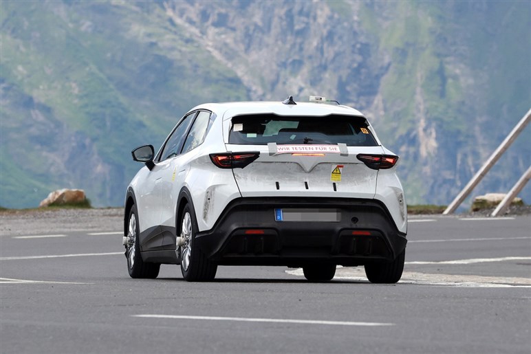 【見た目はちびポルシェ？】VW系の新ブランド“クプラ”が放つ新型BEV「ラヴァル」の実車を初スクープ