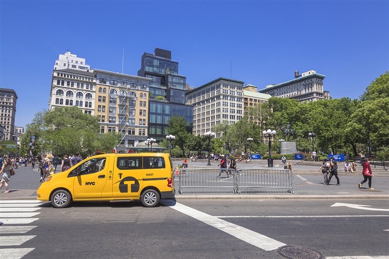 【頓挫した夢】日産「NV200」はなぜNYタクシーの主役になれなかったのか？ 今やトヨタ「RAV4」が“イエローキャブ”の定番に
