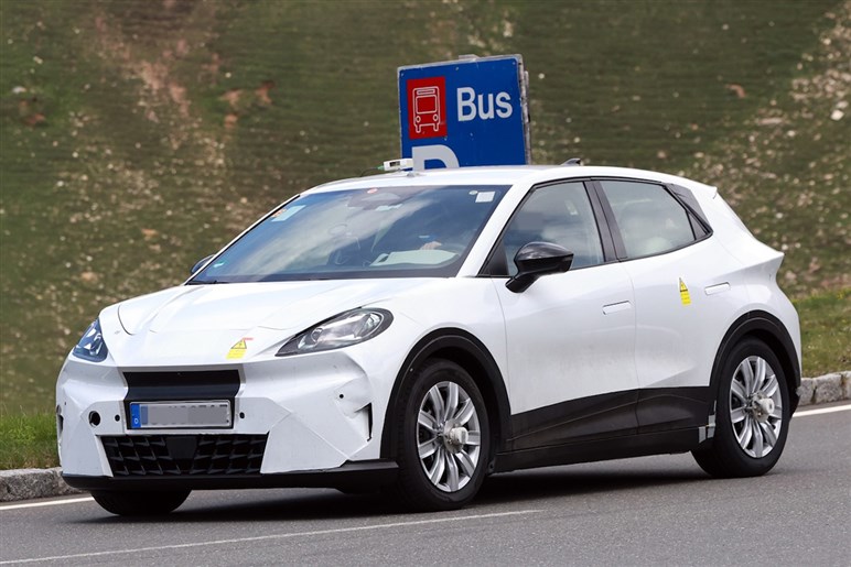 【見た目はちびポルシェ？】VW系の新ブランド“クプラ”が放つ新型BEV「ラヴァル」の実車を初スクープ