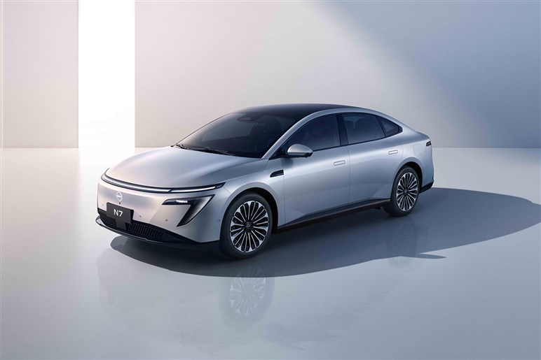 【これは一体？】特許出願された謎のセダンを発見。日産の中国向けPHEV「EVO」の市販型か？