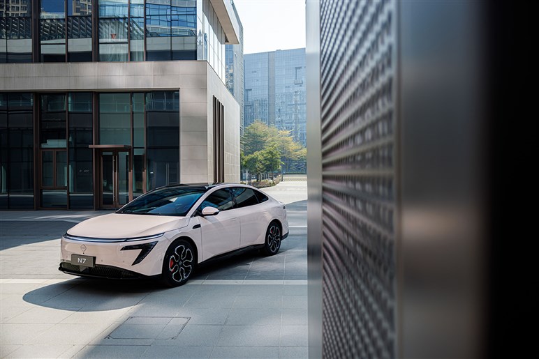 【これは一体？】特許出願された謎のセダンを発見。日産の中国向けPHEV「EVO」の市販型か？