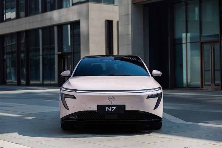 【これは一体？】特許出願された謎のセダンを発見。日産の中国向けPHEV「EVO」の市販型か？