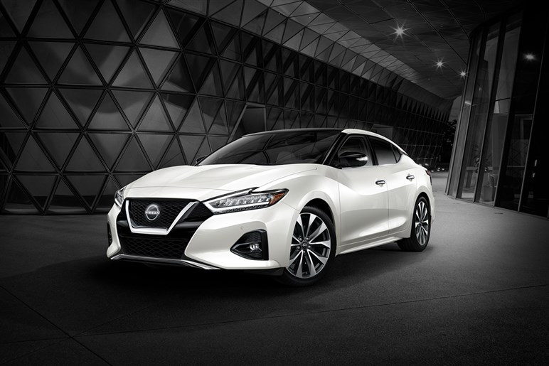 【これは一体？】特許出願された謎のセダンを発見。日産の中国向けPHEV「EVO」の市販型か？