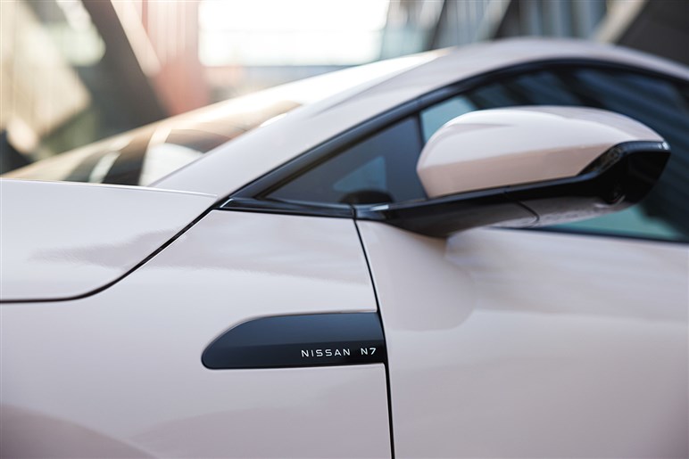 【これは一体？】特許出願された謎のセダンを発見。日産の中国向けPHEV「EVO」の市販型か？