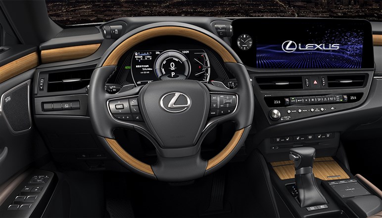 【年内発表も】レクサスが新型「ES」の“EVらしき”グレード名を商標登録。どんなクルマか考えた