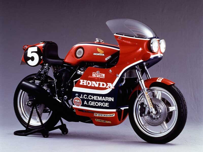 鈴鹿8耐の前夜祭にて新旧「CB」が揃い踏み！ Honda「CB」スペシャル・ランを実施