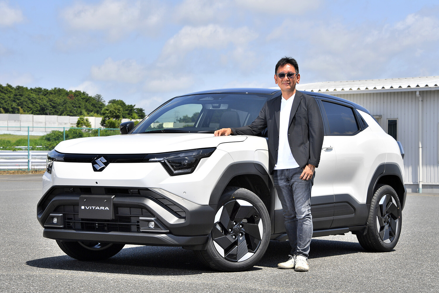 【試乗】いい意味で「EVを強調しない」乗り味！　本格4WDモデルも用意される期待のニューモデル「スズキeビターラ」に最速試乗