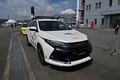 並み居るレーシングカーを引き連れて先頭を走る「セーフティカー」！　車種はどう決まる？　誰が運転してる？