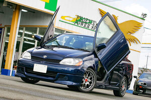 「プラッツでもここまでできるんです！」過給機サウンドを轟かせてサーキットを爆走する！