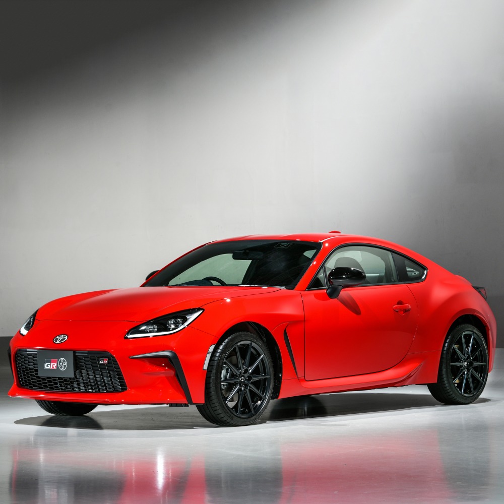 世界初披露】新型トヨタ86 「GR86」に改名 排気量2.4Lに拡大（AUTOCAR 