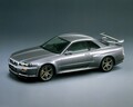 なぜ25年も前の国産中古車がアメリカで人気に？ 「GT-R」「RX-7」はさらに高騰！ “25年ルール”ってなんだ【クルマの経済学】