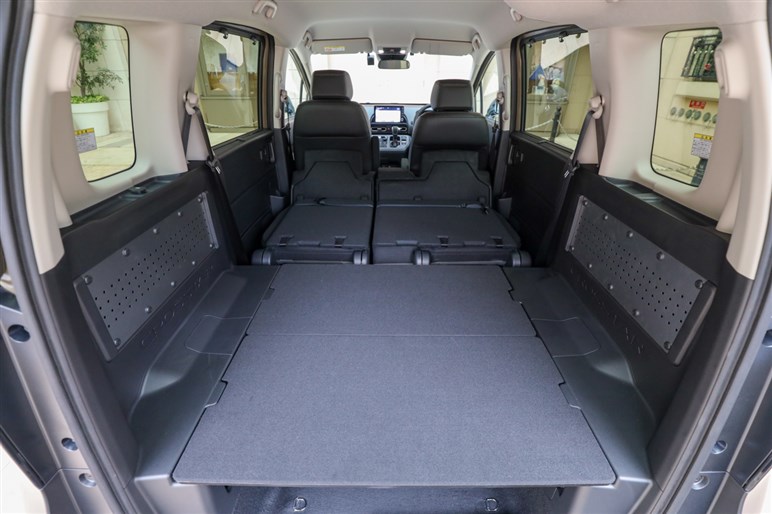 新型「フリード」の最強グレードはe:HEV エアー。ダークホースはまさかの福祉車両！ の理由
