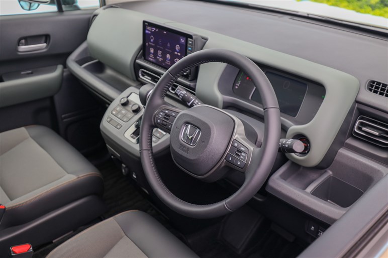新型「フリード」の最強グレードはe:HEV エアー。ダークホースはまさかの福祉車両！ の理由