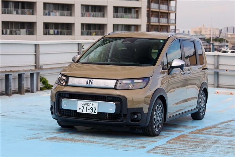 新型「フリード」の最強グレードはe:HEV エアー。ダークホースはまさかの福祉車両！ の理由