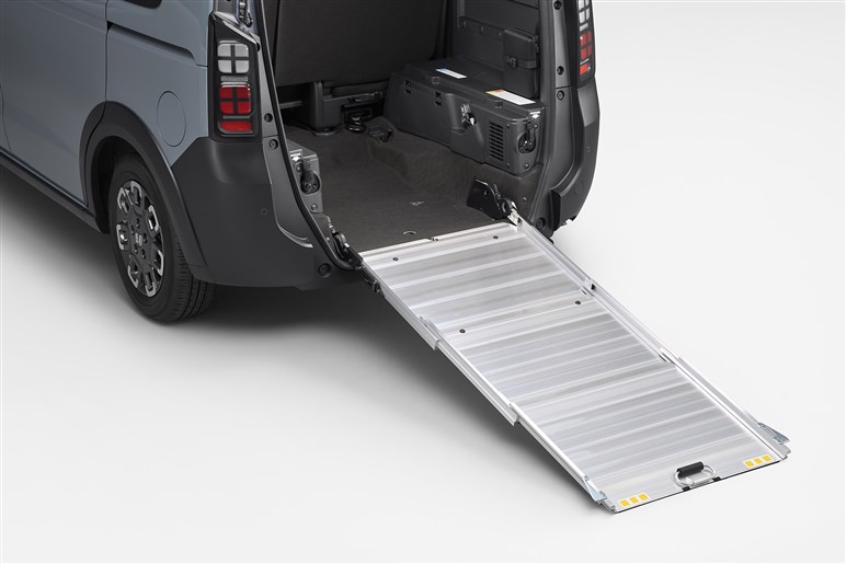 新型「フリード」の最強グレードはe:HEV エアー。ダークホースはまさかの福祉車両！ の理由