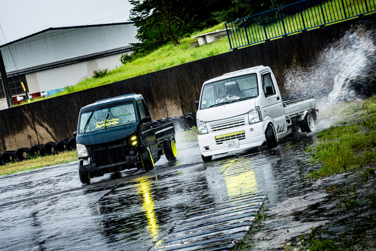 今 軽トラの ドリフト がアツい シャコタン キャリイ で雨の日はアクセル全開 横滑り Auto Messe Web 自動車情報サイト 新車 中古車 Carview