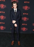 『ストレンジャー・シングス』ついに完結！ 男性キャスト陣のファッション遍歴をレッドカーペットから振り返る