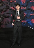 『ストレンジャー・シングス』ついに完結！ 男性キャスト陣のファッション遍歴をレッドカーペットから振り返る
