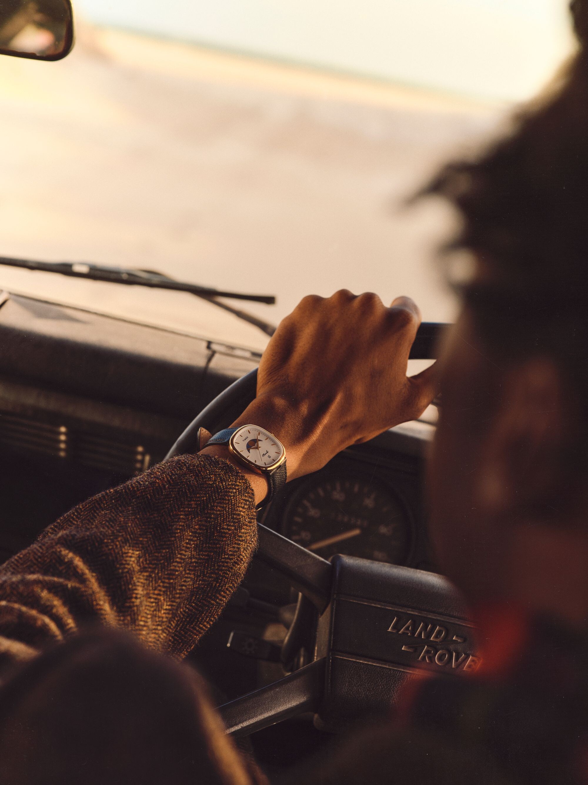 ノア × タイメックスの最新コラボレーションは、クラシックなオーバルケースにムーンフェイズ機能に注目──GQ新着ウォッチ