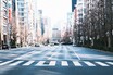停止線目前での黄色信号…その判断、交通違反かも。「安全に停止できない場合」の正しい解釈とは