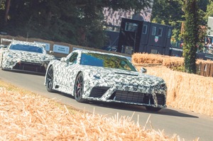 レクサス新型スーパーカー初公開！　V8サウンド轟かせる2台の試作車　来年発売か