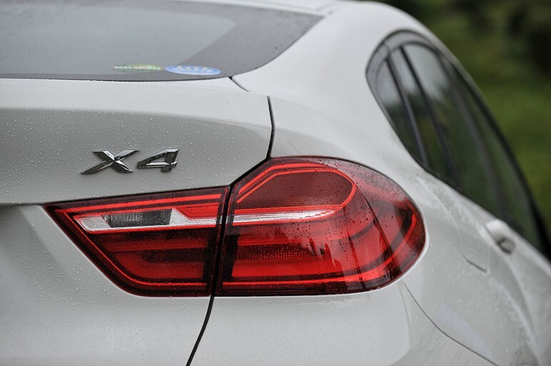 BMW X4試乗。フットワークの28iか、直6の35iか…