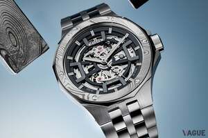 “ダマスカス鋼”が生み出す美しい波模様！ 幅40mmにサイズダウンしたエドックス限定スケルトンウォッチの均整美とは