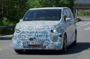 メルセデス・ベンツ　新型高級ミニバン『VLE』のテスト車両公開　2026年発売へ