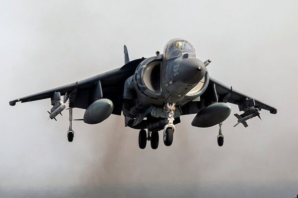 ついに退役迫る！ かつて“景品にされかけた”有名すぎる戦闘機の40年 お茶の間を騒がせた事件とは