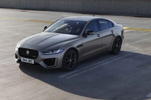 『ジャガーXE』にも2021年モデル登場。新グレード“R-DYNAMIC BLACK”も追加設定