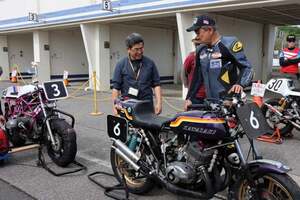カワサキの2ストマシン「750SS」2台でクラシックバイクレースに参戦!?　ライター後藤武のレースレポート