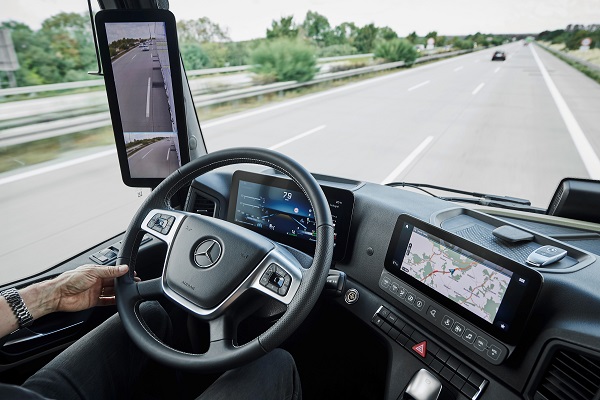 ミラー界に革命を起こせるか 普及目前 ドアミラーレス車の利点と課題 ベストカーweb 自動車情報サイト 新車 中古車 Carview