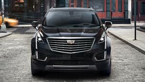 キャデラックのSUV「XT5クロスオーバー」に黒い品格をまとった限定車が登場！