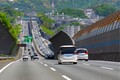 わずか「14年で廃止」!? 名神高速にあった「魔のカーブ」って？ 今も現地に残る「廃道跡」なぜ高速道路が短命に終わってしまったのか