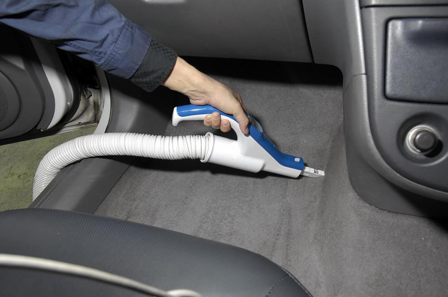 クルマは恐るべき汚れの温床だった たった１時間でできる車内清掃のポイント５つ Web Cartop 自動車情報サイト 新車 中古車 Carview
