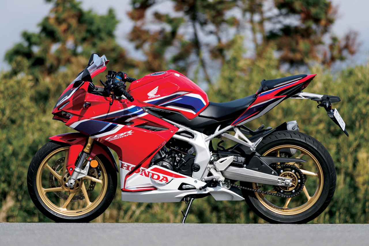 ホンダ Cbr250rr 徹底インプレ 高速道路 峠で分かった年型の走行性能と燃費を解説 伊藤真一のロングラン研究所 Webオートバイ 自動車情報サイト 新車 中古車 Carview