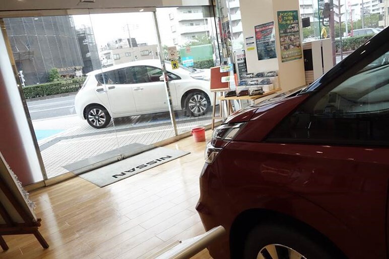 思いつき提言！　ヒマな平日広々ディーラーをビジネスラウンジ化せよ