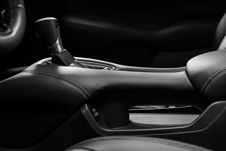 前年上半期599％増に「ハリアー／RAV4」も絶句。“個性派”ホンダ「ZR-V」人気の理由