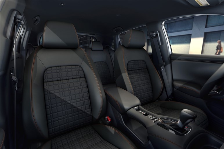 前年上半期599％増に「ハリアー／RAV4」も絶句。“個性派”ホンダ「ZR-V」人気の理由