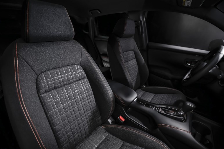 前年上半期599％増に「ハリアー／RAV4」も絶句。“個性派”ホンダ「ZR-V」人気の理由