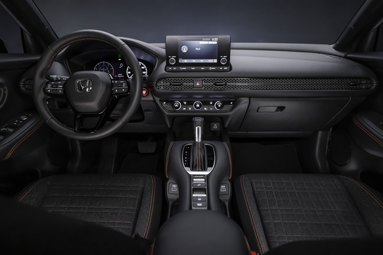前年上半期599％増に「ハリアー／RAV4」も絶句。“個性派”ホンダ「ZR-V」人気の理由