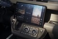 2026年版「ディフェンダー」 初のPHEV＆「オクタ」の強力ラインナップ形成
