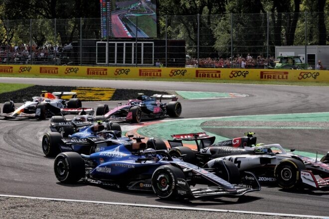 ウイリアムズのアルボン、メルセデスに競り勝ち7位「戦略もマシンも良かった。トップチームに匹敵する速さを発揮」