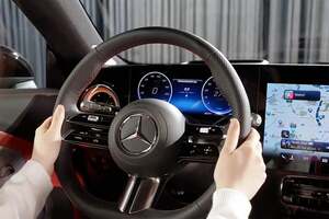 「え…シフトレバーがない!?」メルセデス・ベンツ新型「CLA」も“シフトノブレス”採用！ 20年前から続く“ダイレクトセレクトレバー”に注目が集まる理由とは