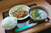 名神高速下り・伊吹PA「キッチン伊吹」：並盛りでもまるで冬の伊吹山！さらに大盛りご飯が無料サービス【SPめし】