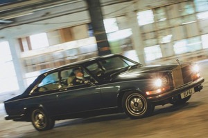 満ちる安心感と幸福感　ロールス・ロイス・カマルグ（2）　特定の角度が美しい長大ボディ